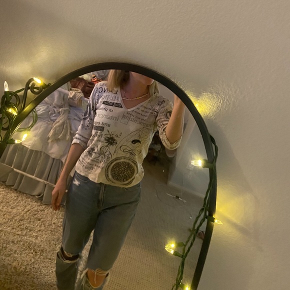 Unique Shirt(Yin and Yang Shirt) - Picture 3 of 3